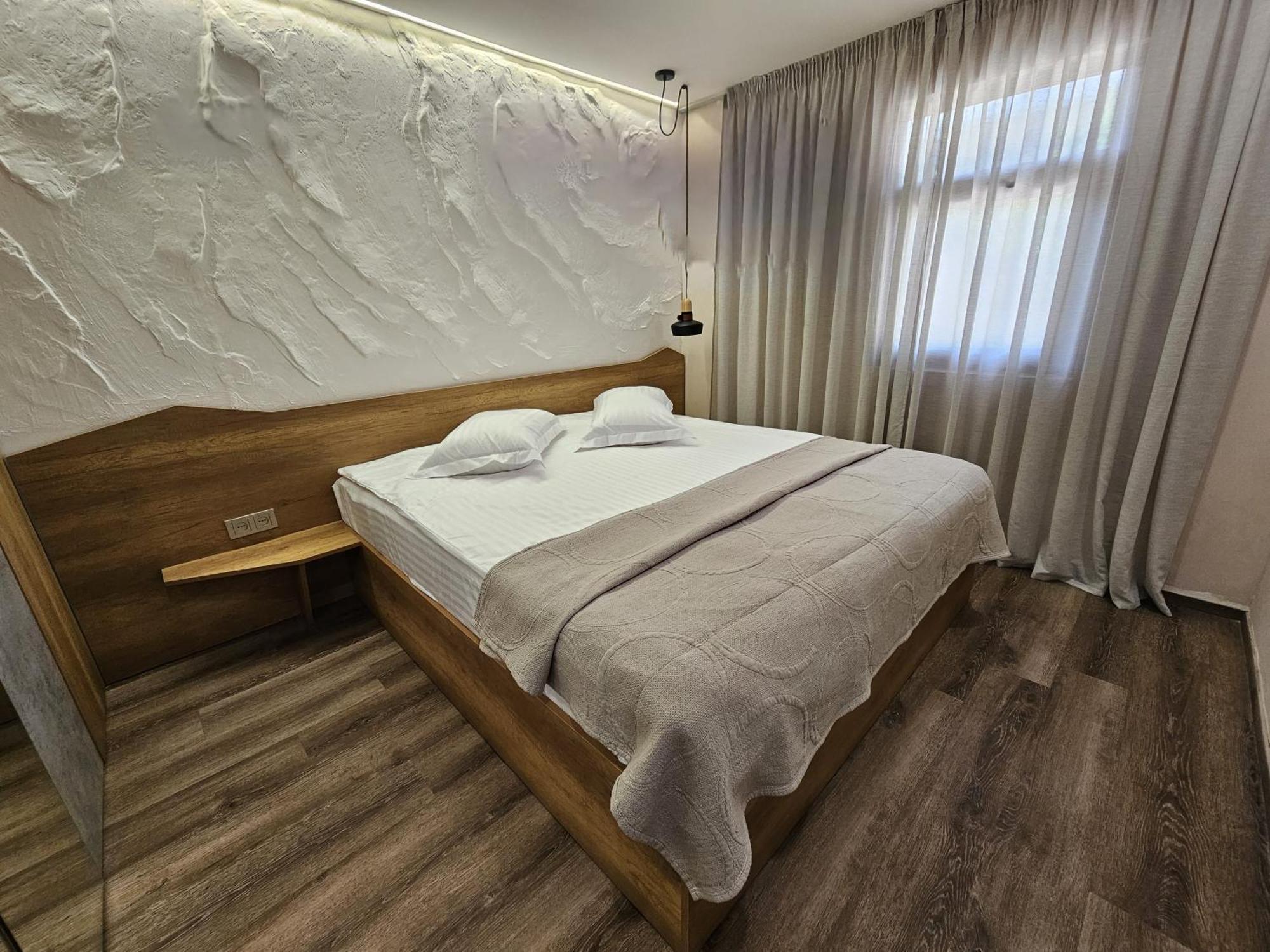 Cross Resort Hotel Erevan Esterno foto