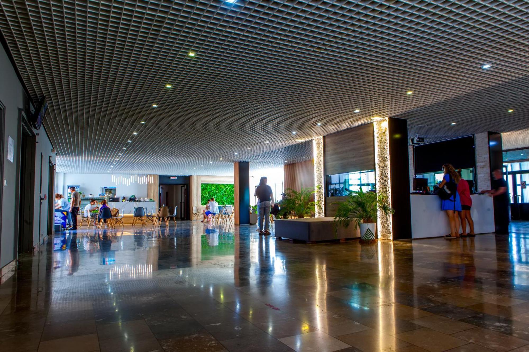Cross Resort Hotel Erevan Esterno foto
