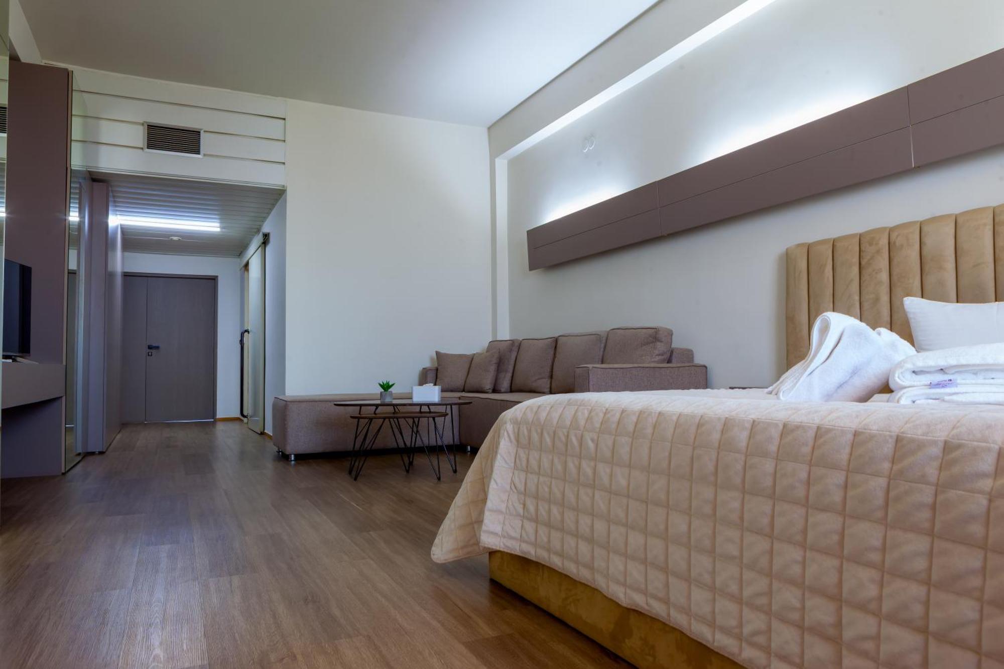 Cross Resort Hotel Erevan Esterno foto
