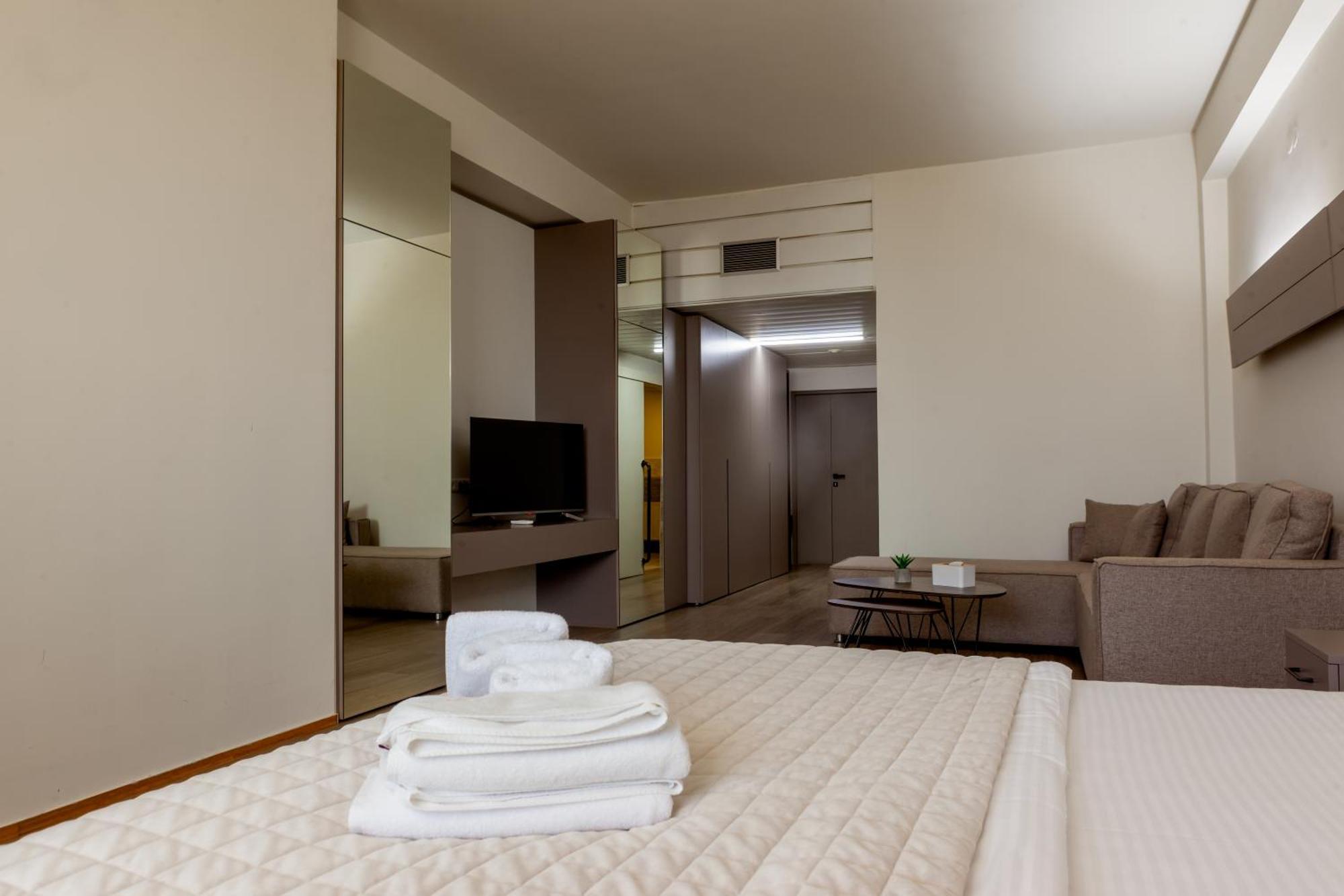 Cross Resort Hotel Erevan Esterno foto
