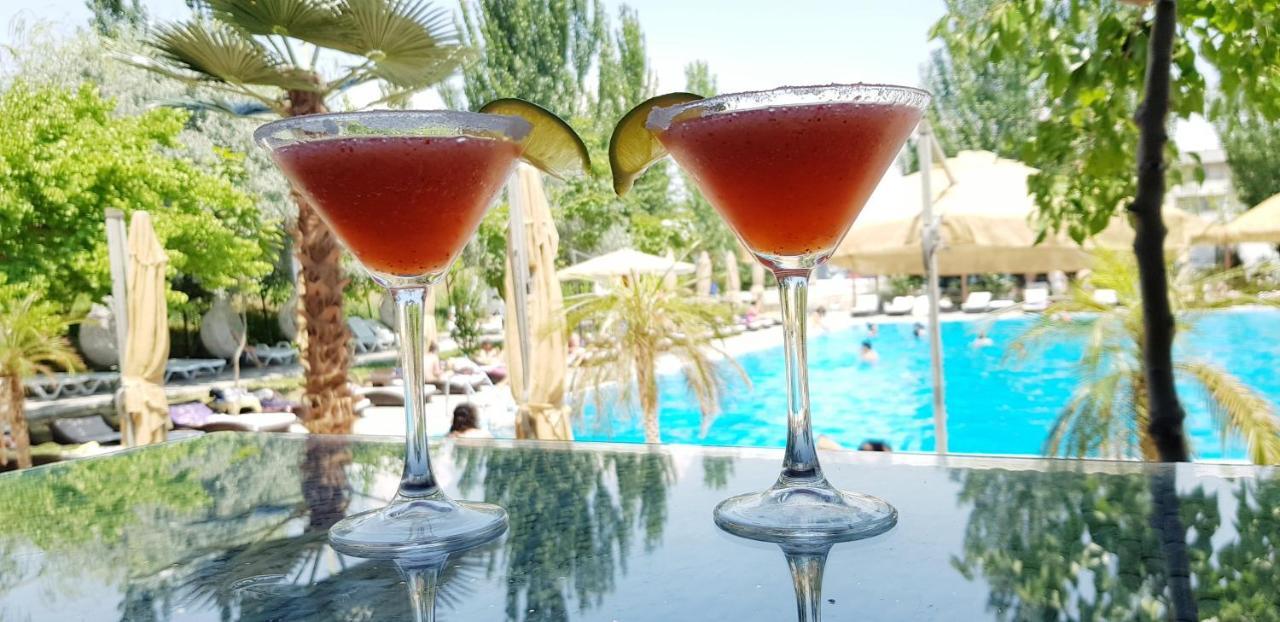 Cross Resort Hotel Erevan Esterno foto